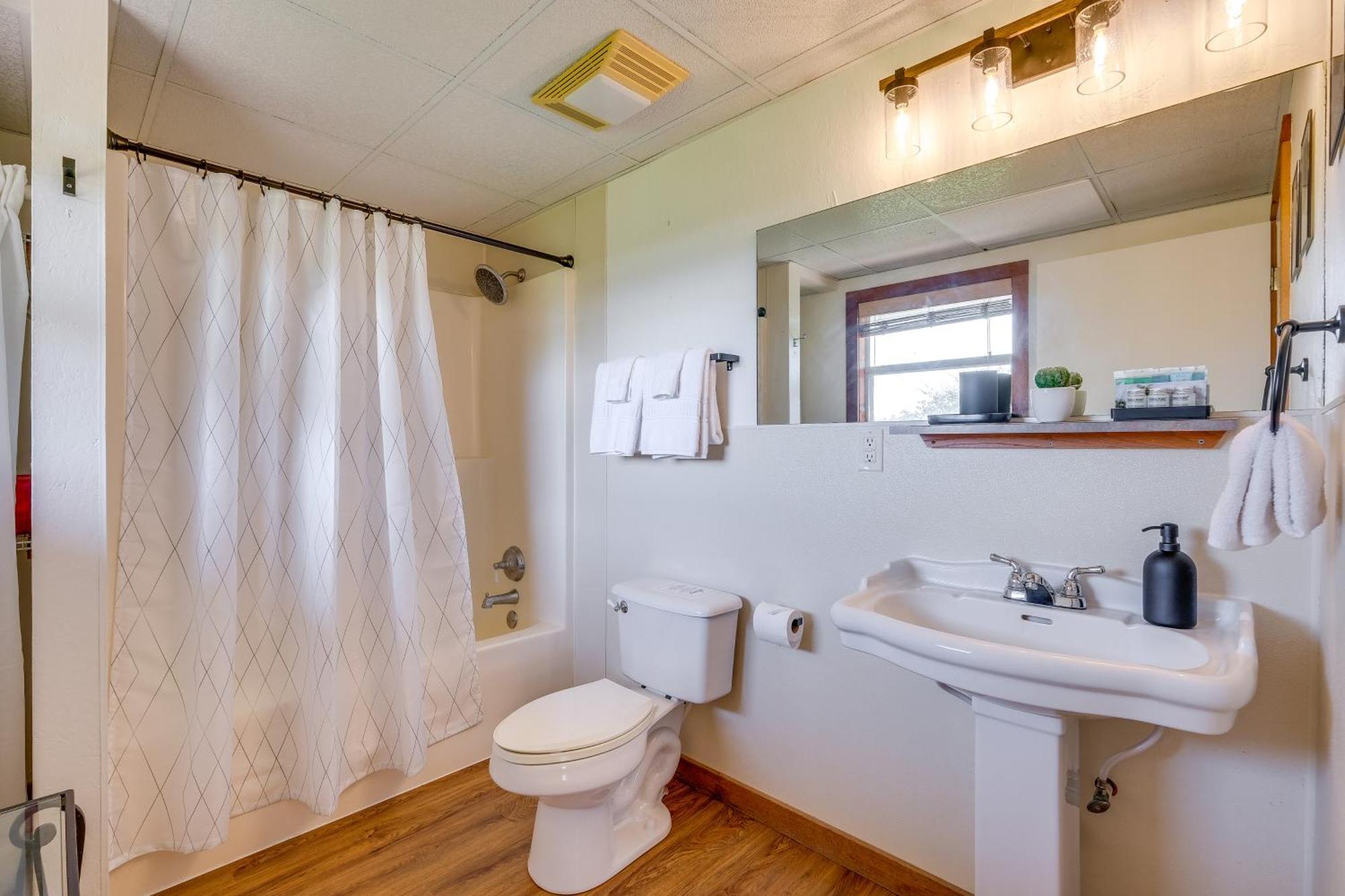 Delightful Carmine Studio On Farm Near Round Top! 외부 사진