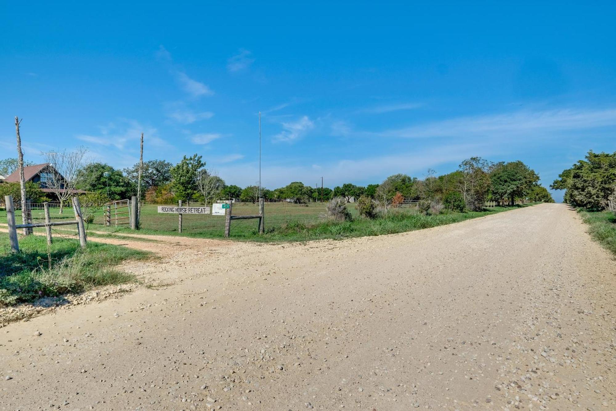 Delightful Carmine Studio On Farm Near Round Top! 외부 사진