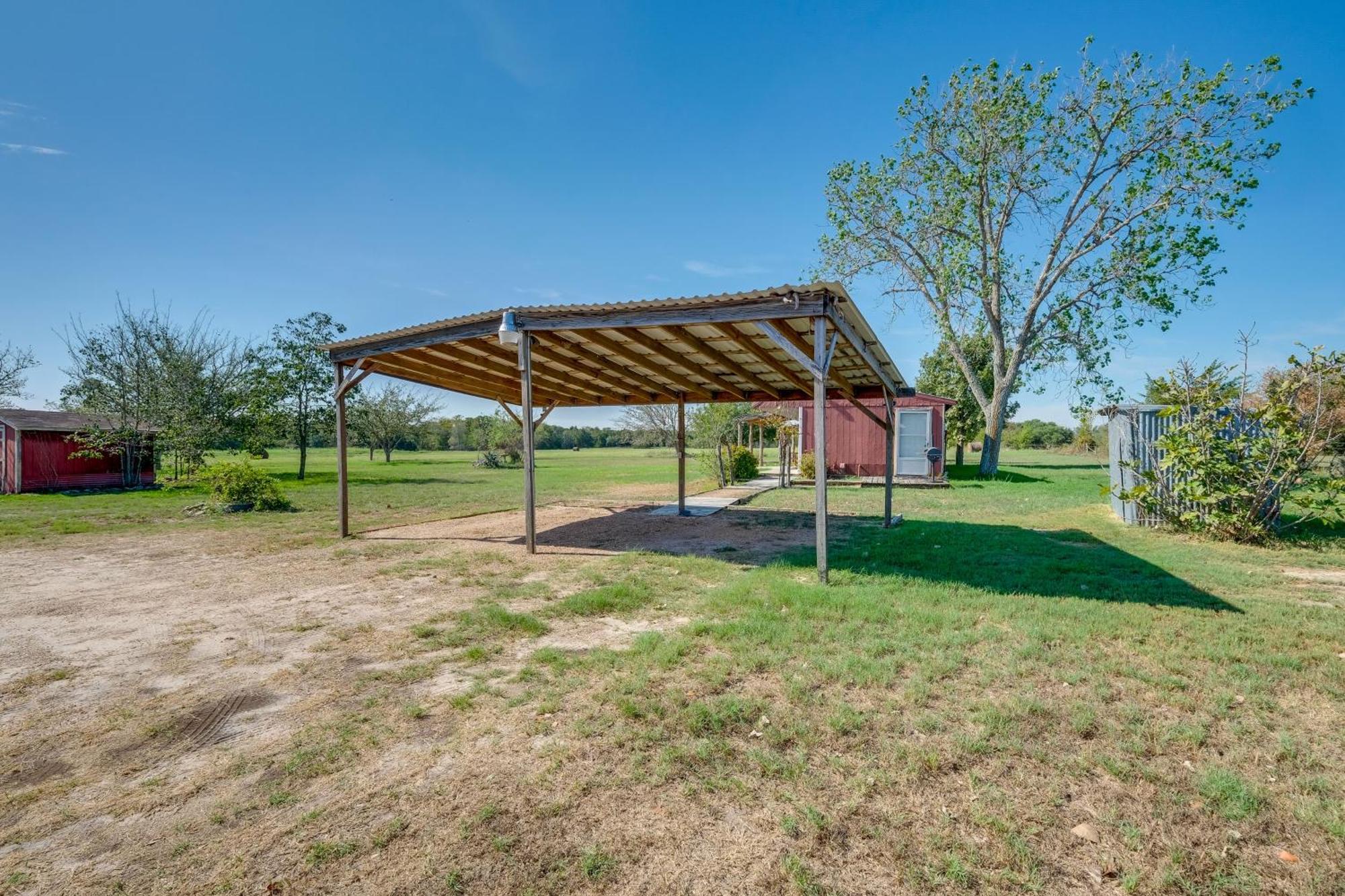 Delightful Carmine Studio On Farm Near Round Top! 외부 사진
